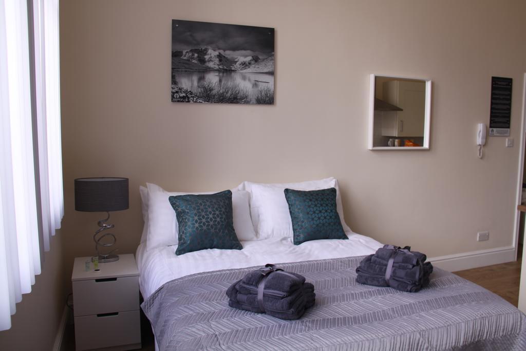 The Trafford Apartment Stockport Bagian luar foto