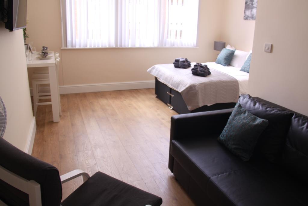 The Trafford Apartment Stockport Bagian luar foto